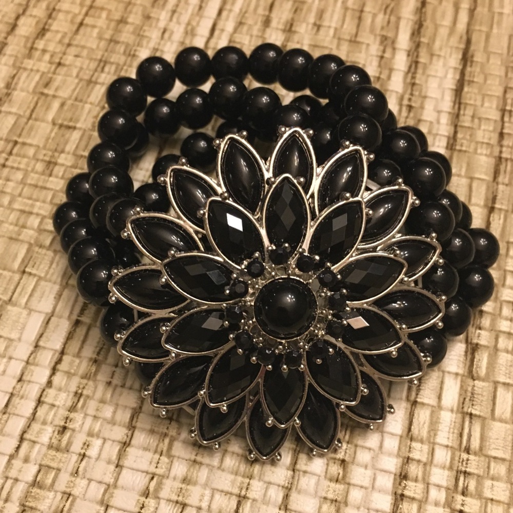 Black & silver 5 strand stretch bracelet